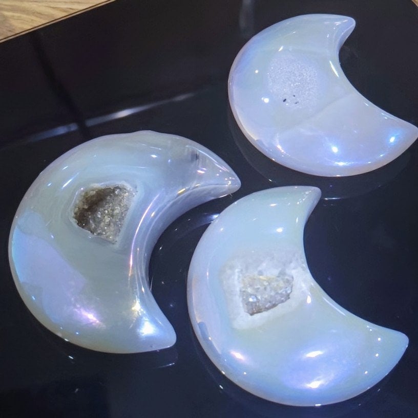 Aura Banded Agate and Quartz Crescent Moon – Angel Aura, with Druzy Quartz Center