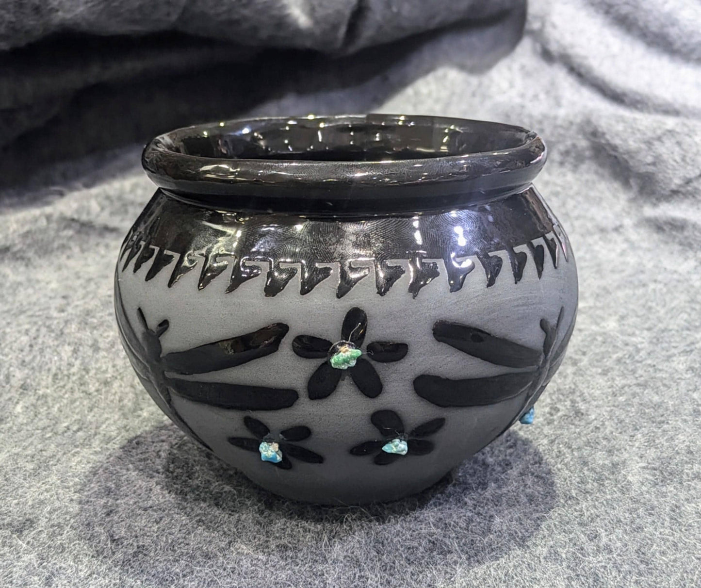 Maria Adelicia Black Pottery Vase – Handcrafted Native American Art | San Juan Pueblo